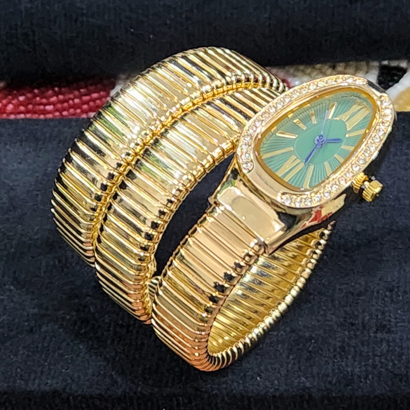 Green Dial Snake-Shaped Quartz Golden Bracelet Watch for Women with Elastic Winding and Oval Dial