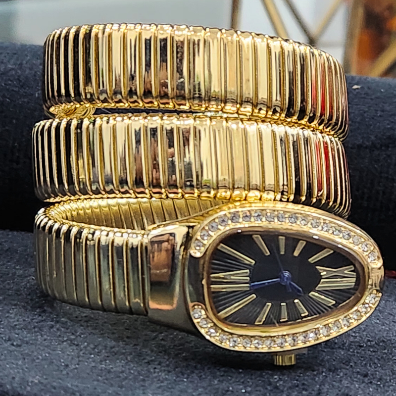 Black Dial Snake-Shaped Quartz Golden Bracelet Watch for Women with Elastic Winding and Oval Dial