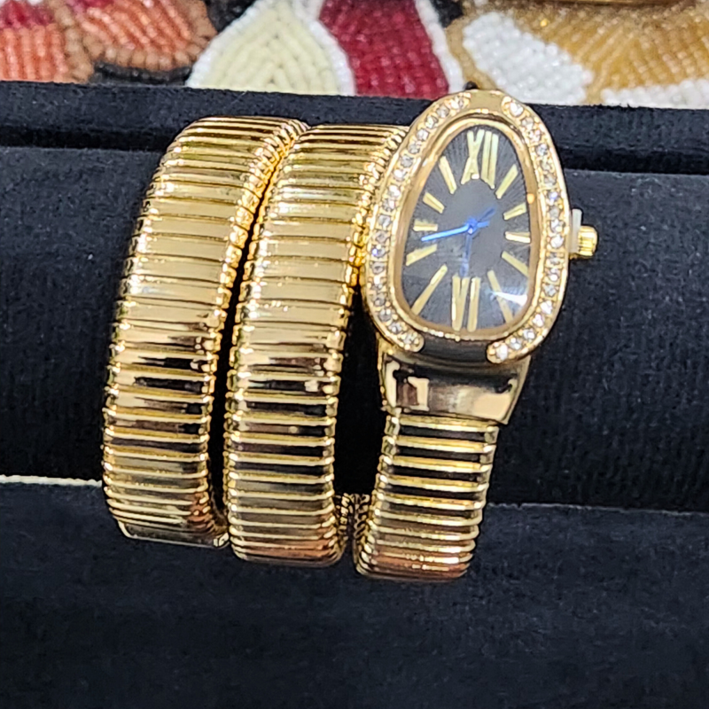 Black Dial Snake-Shaped Quartz Golden Bracelet Watch for Women with Elastic Winding and Oval Dial