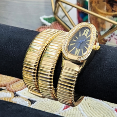Black Dial Snake-Shaped Quartz Golden Bracelet Watch for Women with Elastic Winding and Oval Dial