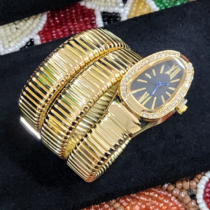 Black Dial Snake-Shaped Quartz Golden Bracelet Watch for Women with Elastic Winding and Oval Dial
