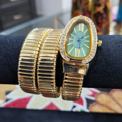 Green Dial Snake-Shaped Quartz Golden Bracelet Watch for Women with Elastic Winding and Oval Dial