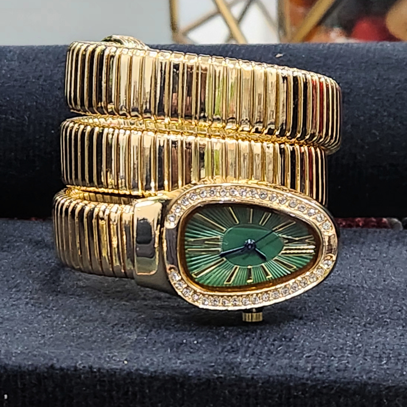 Green Dial Snake-Shaped Quartz Golden Bracelet Watch for Women with Elastic Winding and Oval Dial