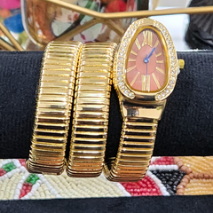 Reddish-Brown Snake-Shaped Quartz Golden Bracelet Watch for Women with Elastic Winding and Oval Dial