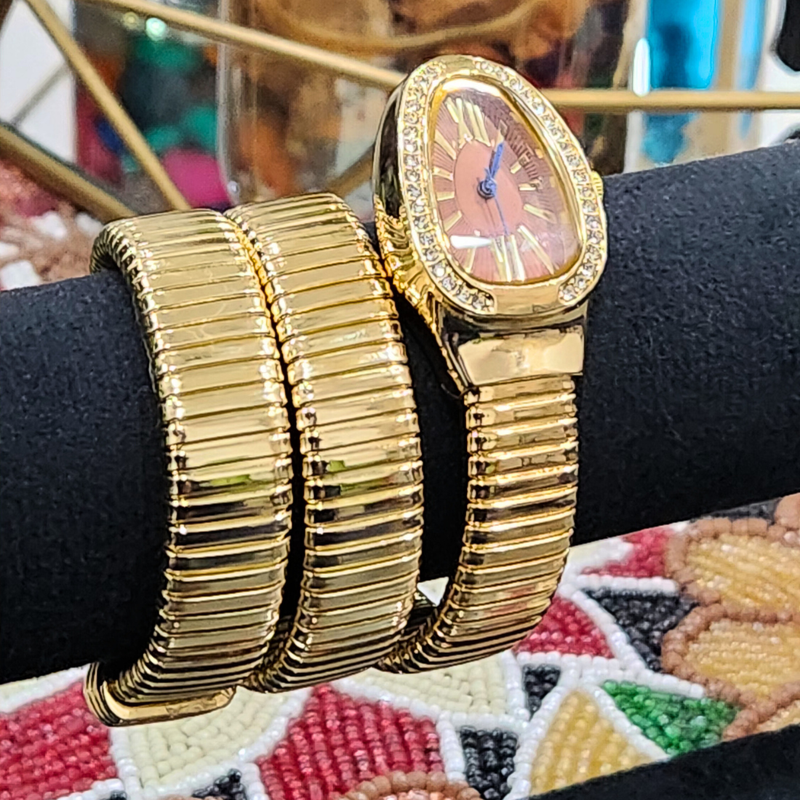 Reddish-Brown Snake-Shaped Quartz Golden Bracelet Watch for Women with Elastic Winding and Oval Dial