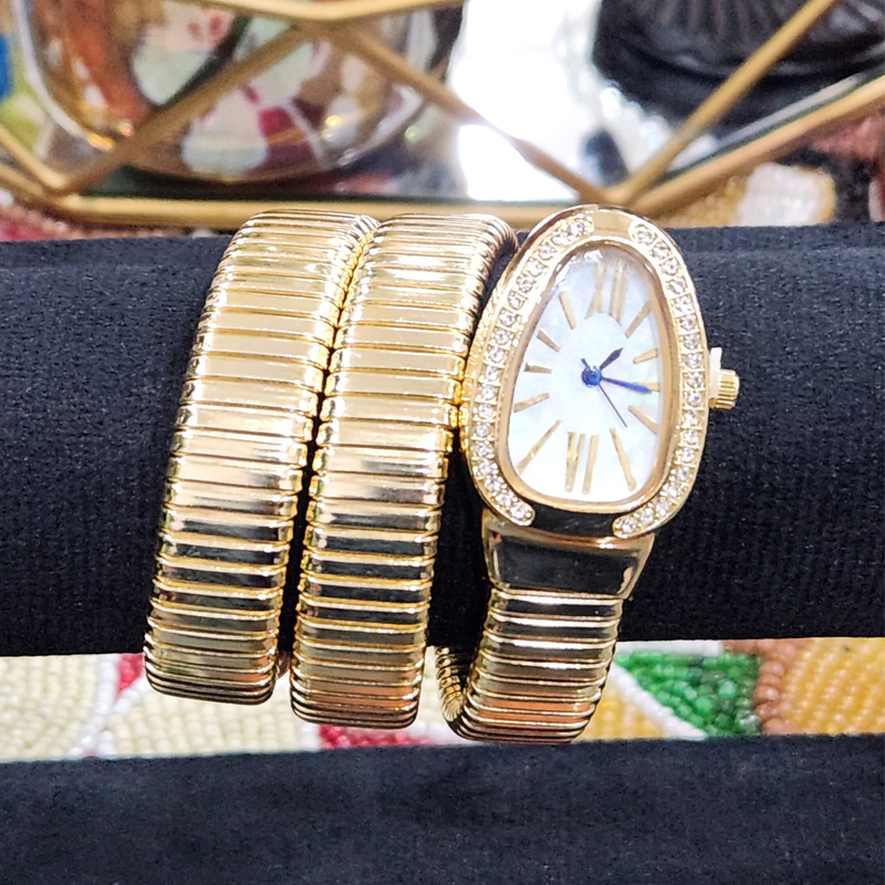 White Dial Snake-Shaped Quartz Golden Bracelet Watch for Women with Elastic Winding and Oval Dial