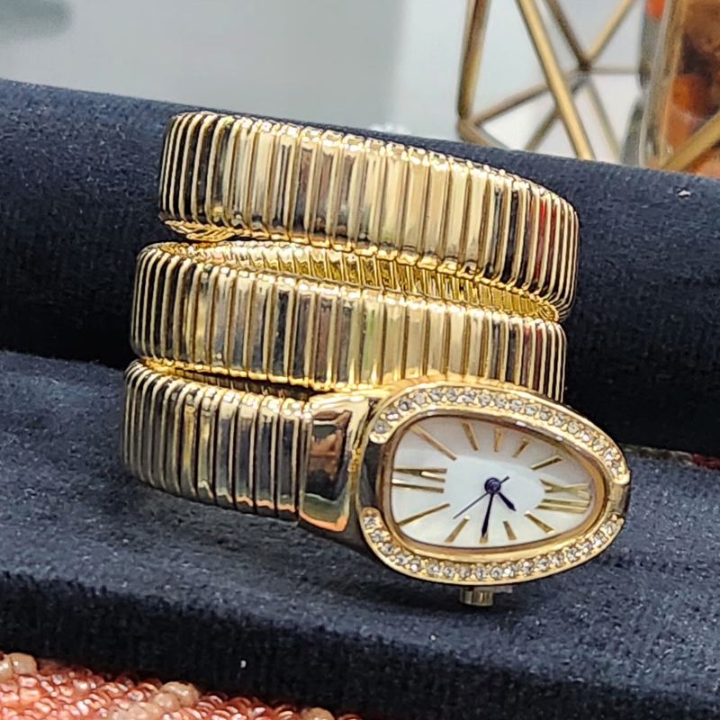 White Dial Snake-Shaped Quartz Golden Bracelet Watch for Women with Elastic Winding and Oval Dial